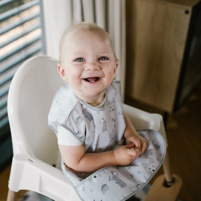 Babyono prijuostė neperšlampama su kišene nuo 6 mėn peliukas pilkas 1641/01