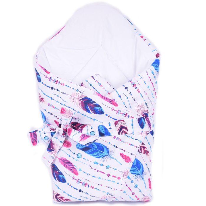 Vokelis naujagimiui su plunksnomis