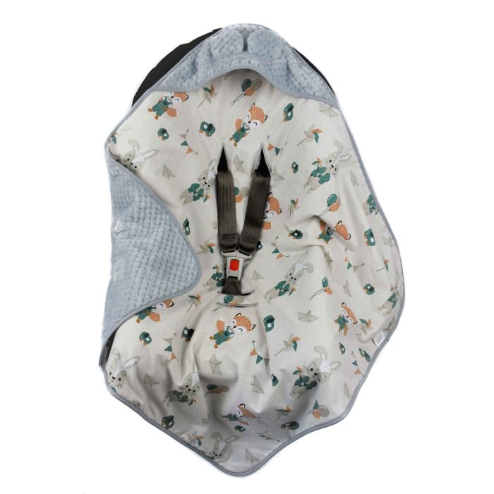 Pledas - vokelis automobilinei kėdutei "Sugar land" 80x80 cm pilkas

Su pilku pliušu ir zuikučiais