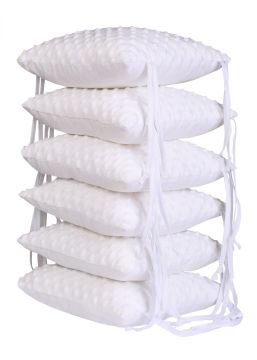 Lovytės apsaugėlė -pagalvėlės 180 cm "Cosy clouds" baltos spalvos. Lovytės apsaugėlė susideda iš 6 pagalvių 30x30 cm dydžio